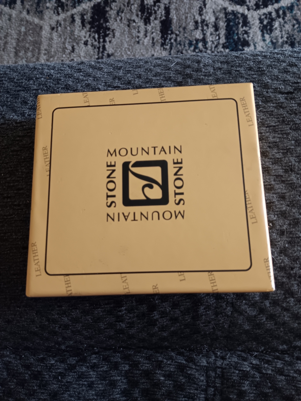 Stone Mountain Accessories Dark Brown Leather Bifold Wallet in Gift Box
